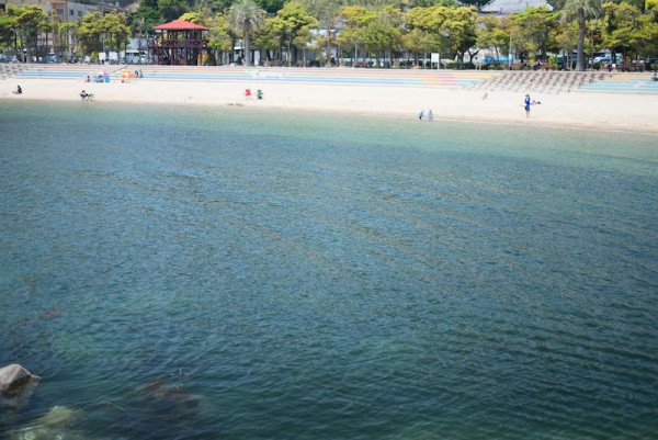 吉良ワイキキビーチの青い海